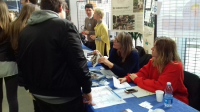 L'ESAT présente les métiers du médico-social au forum des jeunes mérignacais