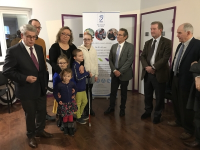 Leoric reçoit une tablette braille pour suivre ses cours