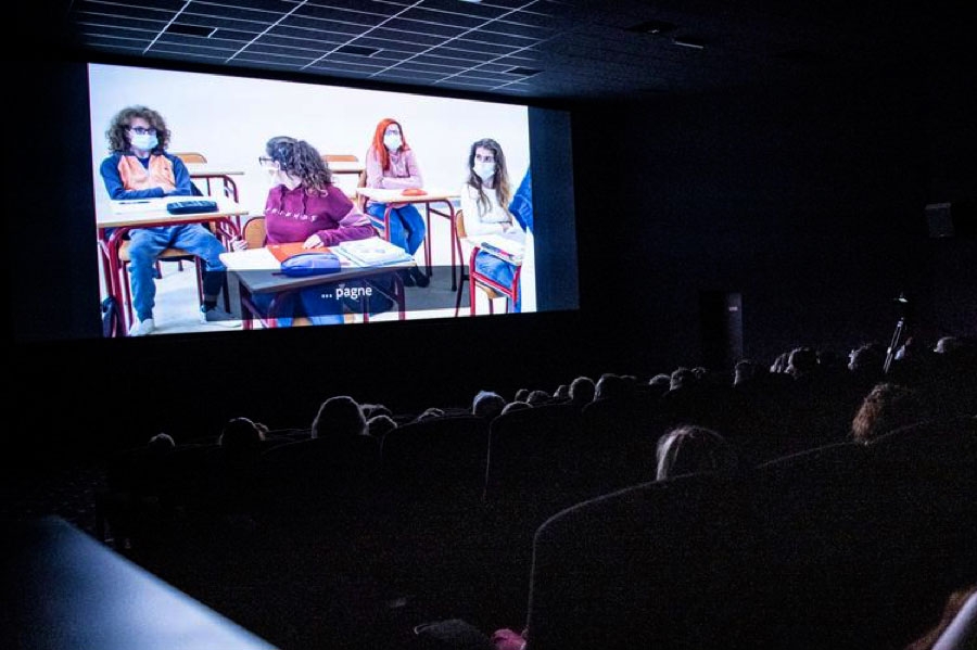 Projection au cinéma Les Toiles du Moun des clips de sensibilisation à la surdité entièrement réalisés par des jeunes mal entendants suivis par le Pôle sensoriel des Landes. © Crédit photo : Thibault Toulemonde