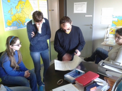 Se former entre collègues sur les aides techniques